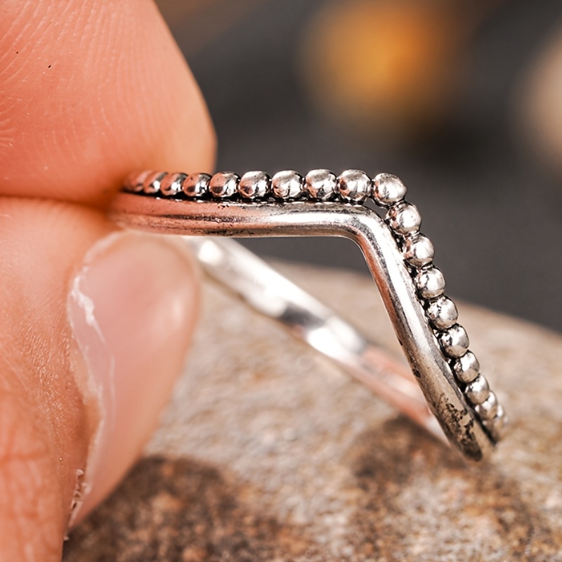 Women's V-Shaped Crown Vintage Rings for Daily Wear